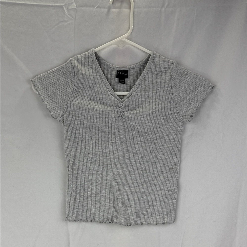 Art Class Light Gray V-Neck Ribbed Tee Girls Size Small 6/6x